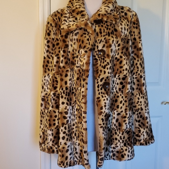 Faux Fur Cheetah/Leopard Coat by east 5th – Size L - Picture 5 of 13